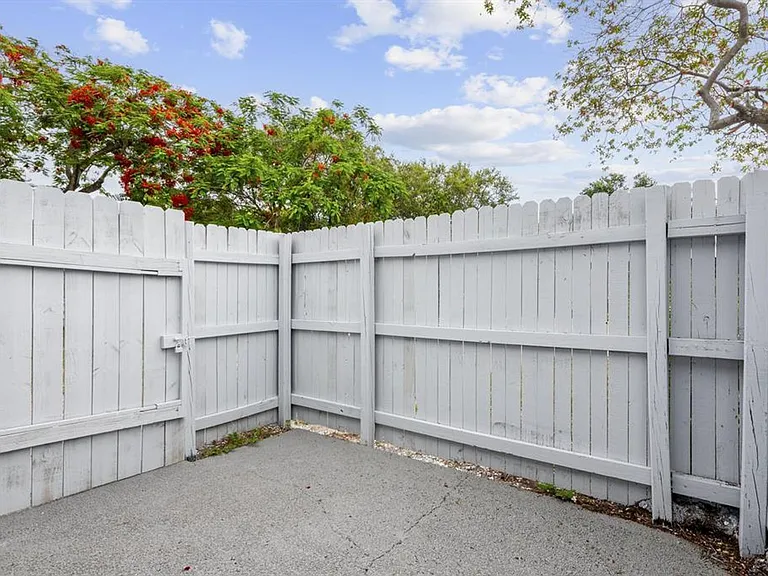 6993 NW 29th Way #6993 — Photo 5