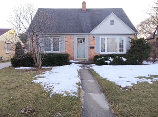 8727 Glencoe Cir, Wauwatosa, WI 53226