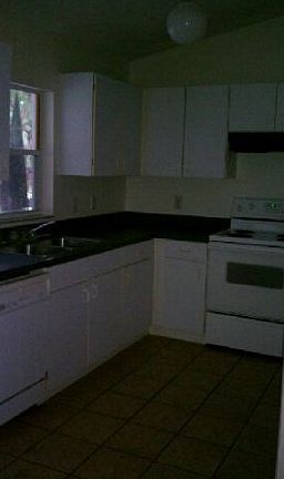 2nd image of 1021 SE Waco Blvd