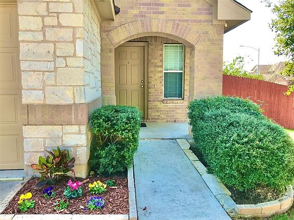 3rd image of 141 Hillhouse Ln