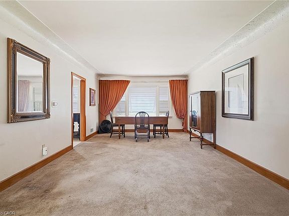 5th image of 28 Green Meadow Rd