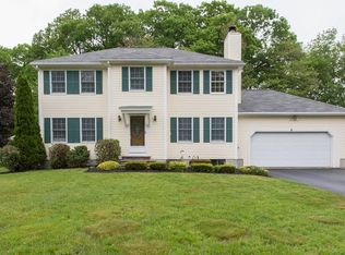 8 Alderbrook Ln, Methuen, MA 01844