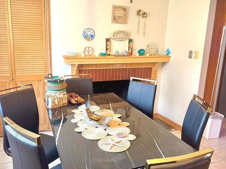 2082 Lakeshire Dr — Photo 38