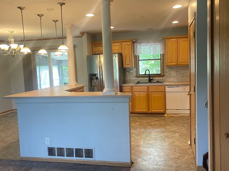 3878 Kingsway Dr — Photo 6