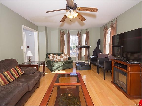 3rd image of 44 Old Westbrookville Rd