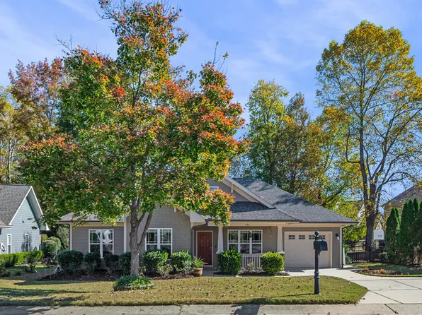 736 Shoals Lake Dr, Fuquay Varina, NC 27526