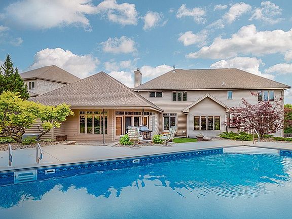 3rd image of 5749 Dawley Dr