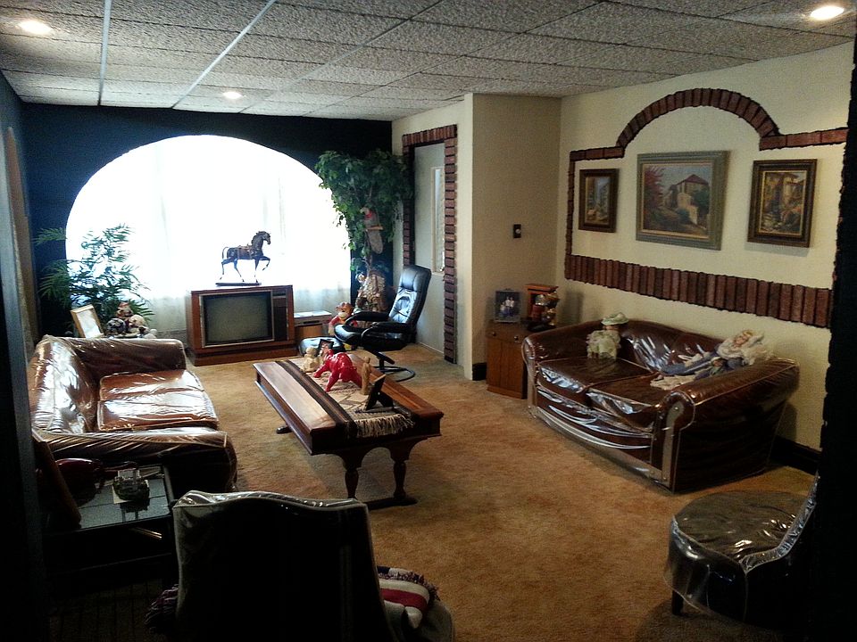 2nd floor LIVING ROOM