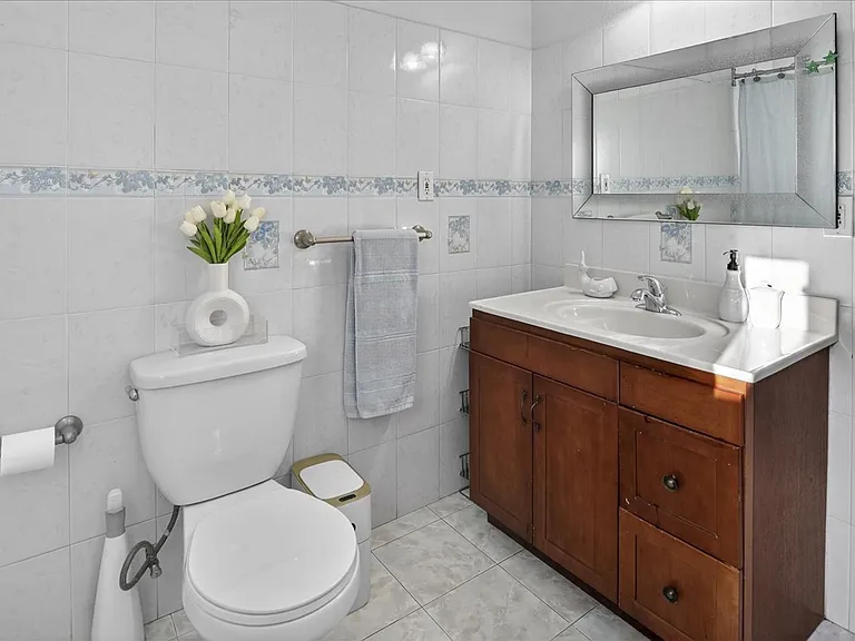 139 Grove Way #A — Photo 4