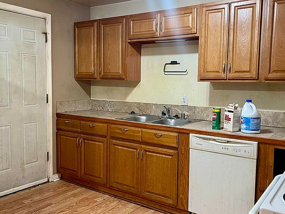 4th image of 1239/1241 McCarty Ave