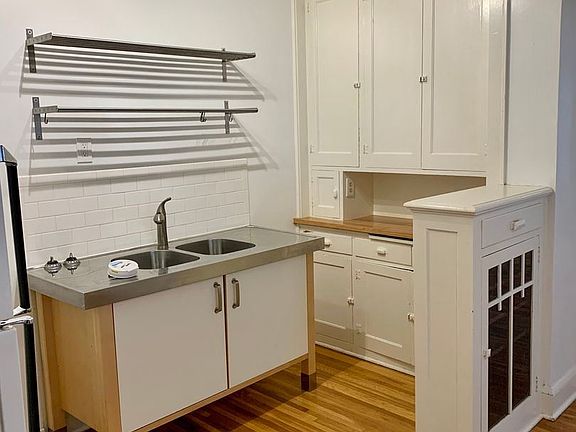 5th image of 2704 Blaisdell Ave #101