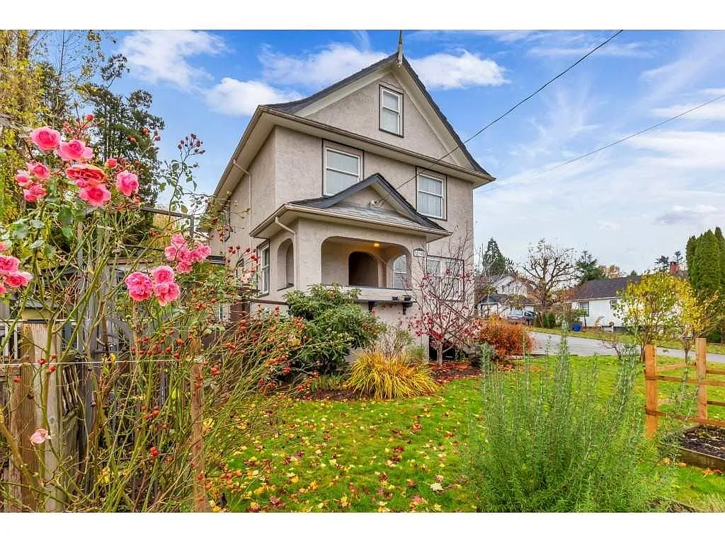 32945 3rd Ave photo 1