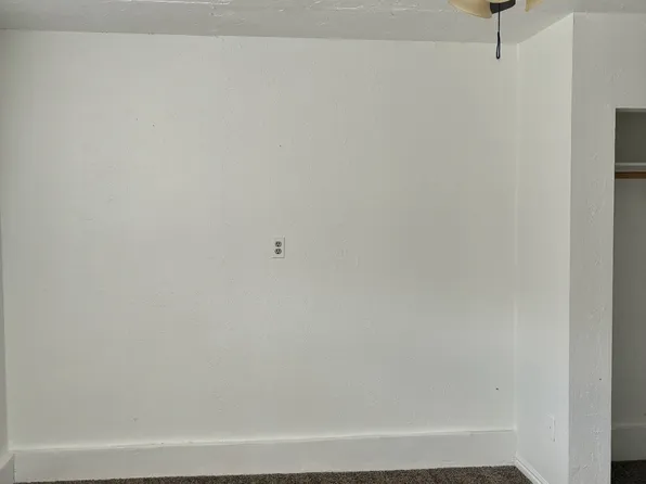1945 W Singing Wood Ct, West Jordan, UT 84084