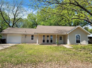 112 N 6th St, Eufaula, OK 74432