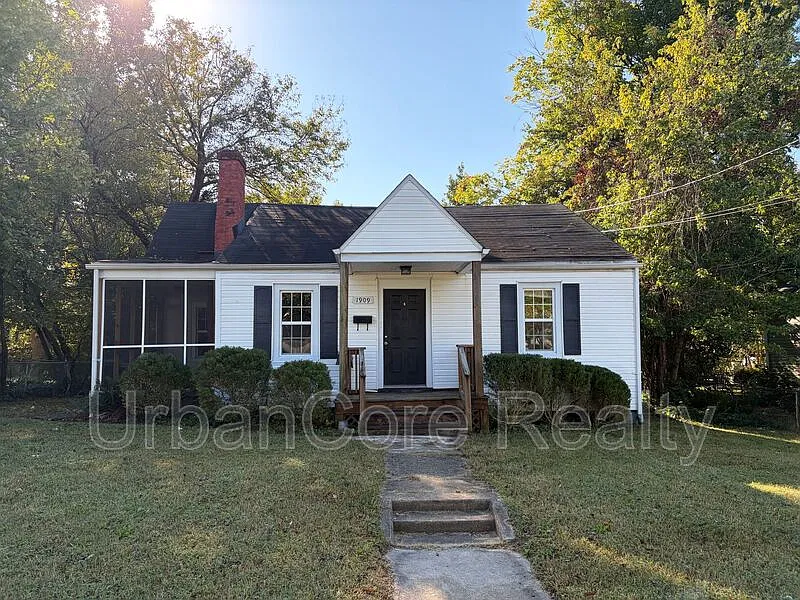 3 bed, 2.0 bath, 1300 sqft, $1,899 — Photo 1