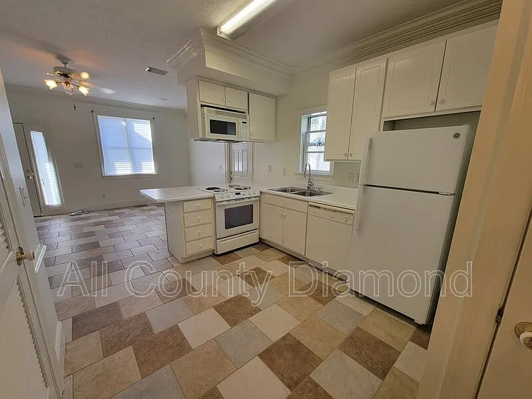 2617 Cypress St — Photo 5