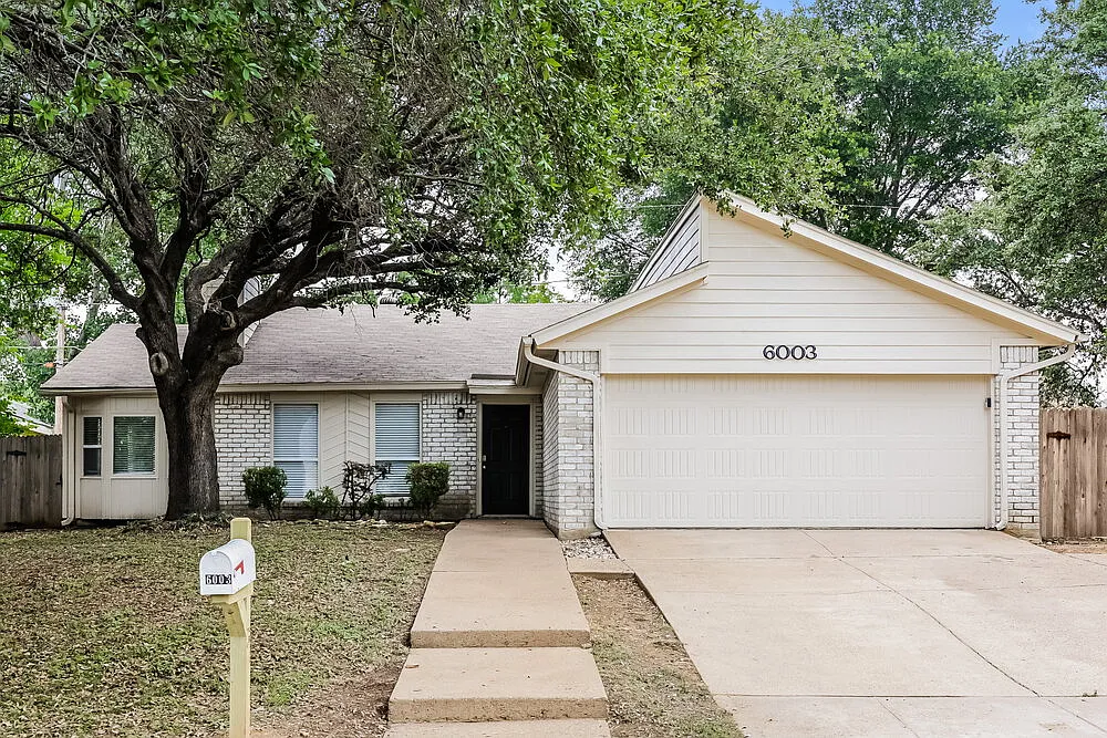 3 bed, 2.0 bath, 1643 sqft, $2,120 — Photo 1