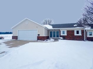 15 Park Village Ct, Le Mars, IA 51031