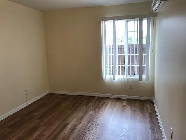 5404 Balboa Arms Dr — Photo 6
