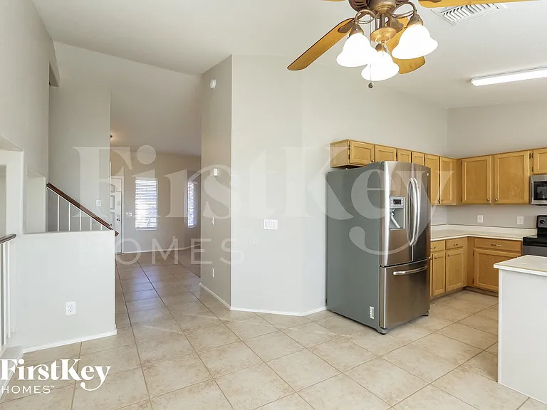 8735 W Sierra Vista Dr — Photo 4