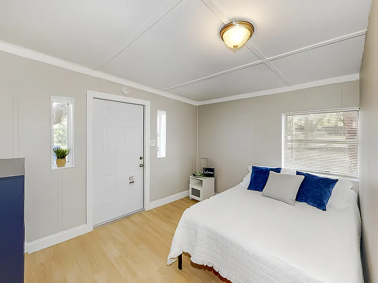 E Fern St — Photo 1
