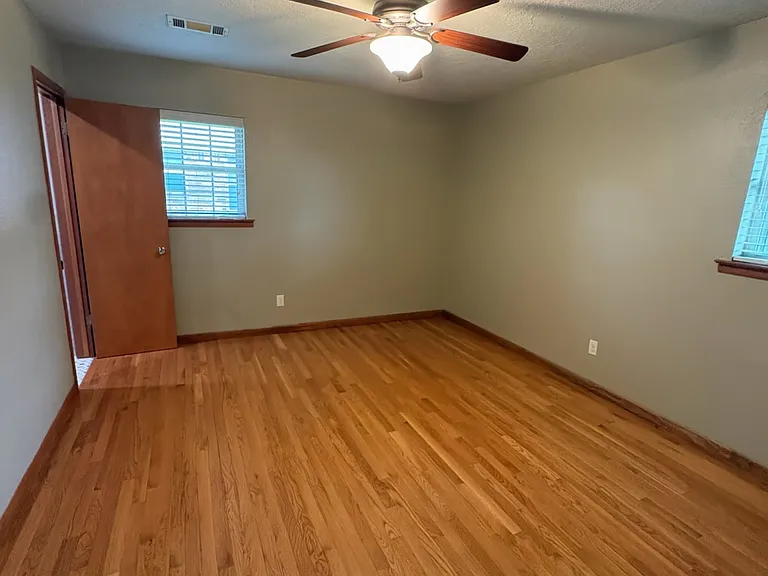 3700 Dallas St — Photo 17