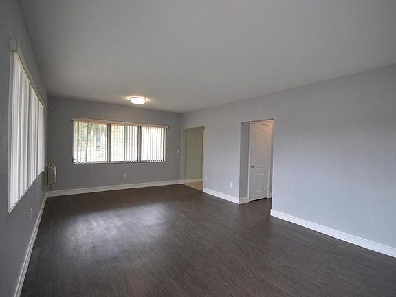 4th image of 10200 E Bay Harbor Dr APT 1D
