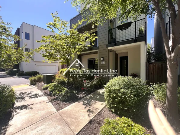1023 Ice Cream Ln, Sacramento, CA 95814