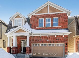 126 Pinelock St, Ottawa, ON K2M 0L5