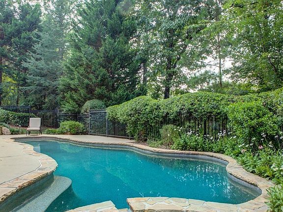 4th image of 1005 Heards Ferry Rd