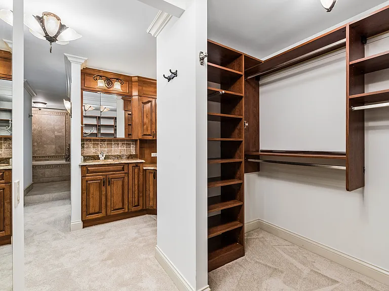 200 E Delaware Pl #4DE — Photo 32