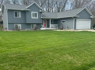 703 E Elm St, Le Roy, IL