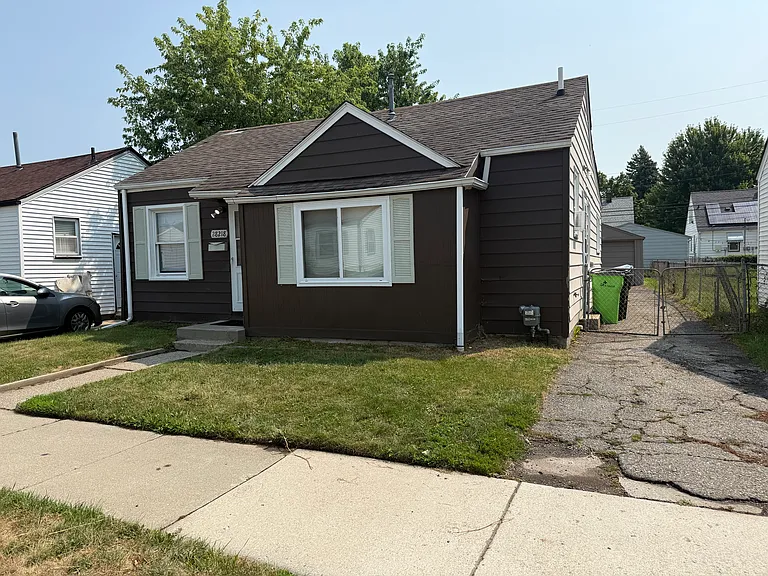 28218 Maple St — Photo 1