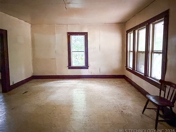 5th image of 315 W 5th St