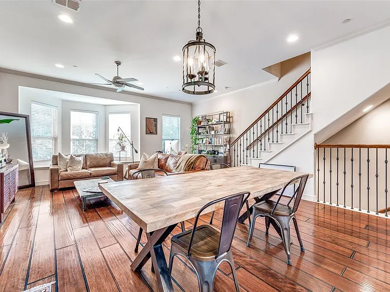 8261 Short St — Photo 3
