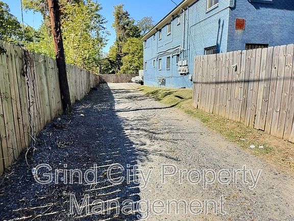 4th image of 1431 Latham St #2