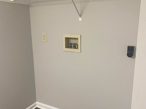 4th image of 4705 Hawthorne Place Dr APT 5
