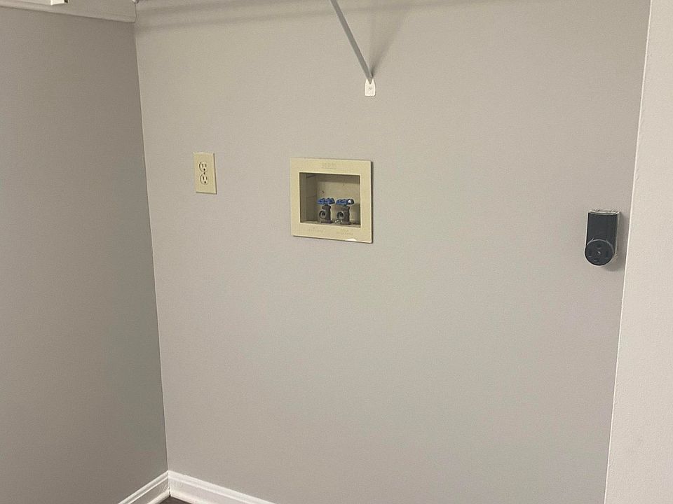 1st image of 4702 Hawthorne Place Dr #2