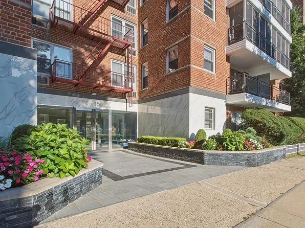 66-15 Thornton Pl #4G, Rego Park, NY 11374