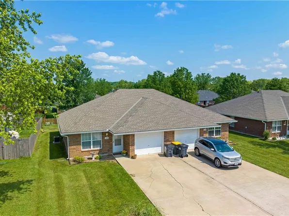 1104 Sandy Ln, Grain Valley, MO 64029