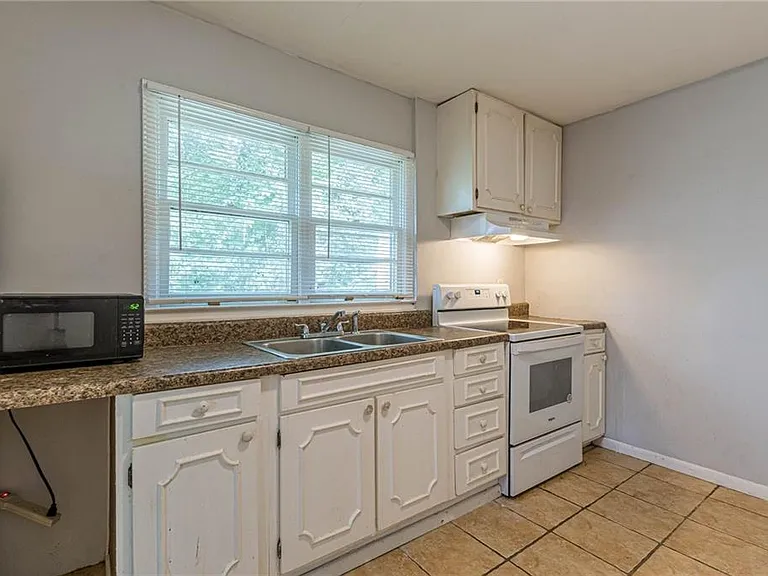 350 Brooks Ave SW — Photo 10