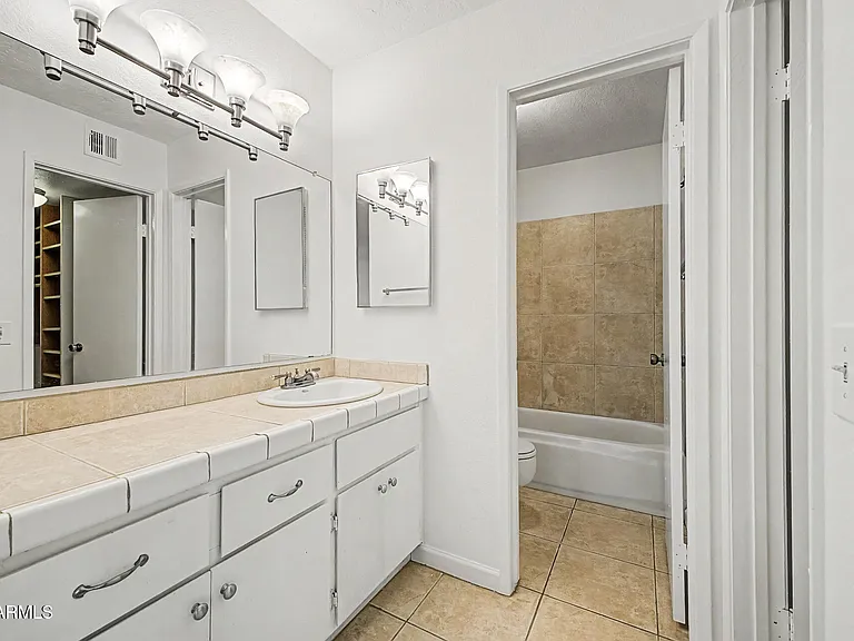 5227 N 24th St #201 — Photo 23