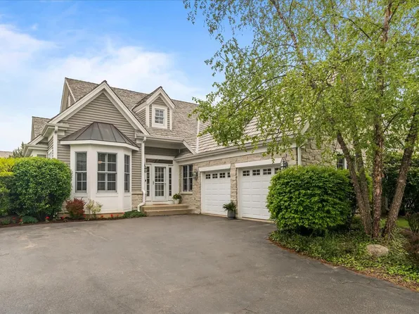 165 S Danbury Ct, Lake Forest, IL 60045