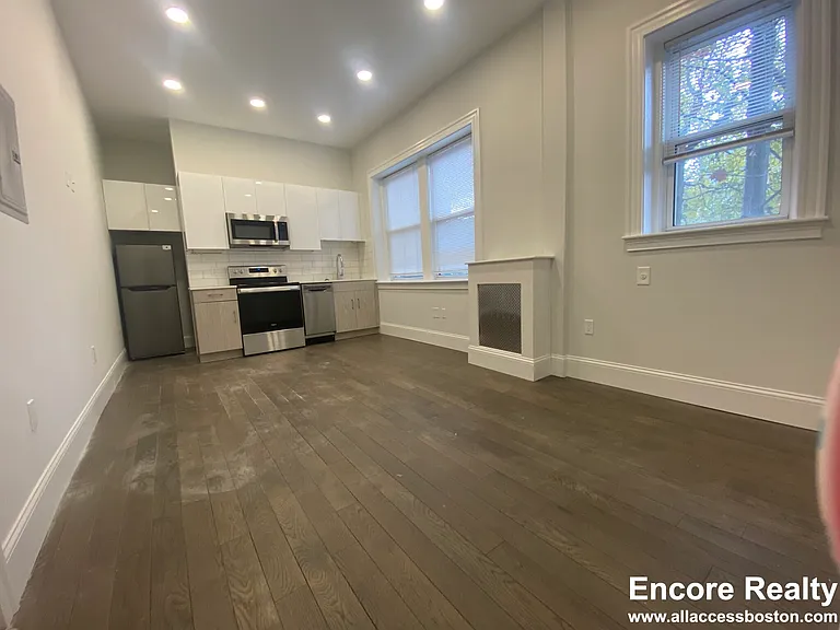 104 Queensberry St #11 — Photo 2