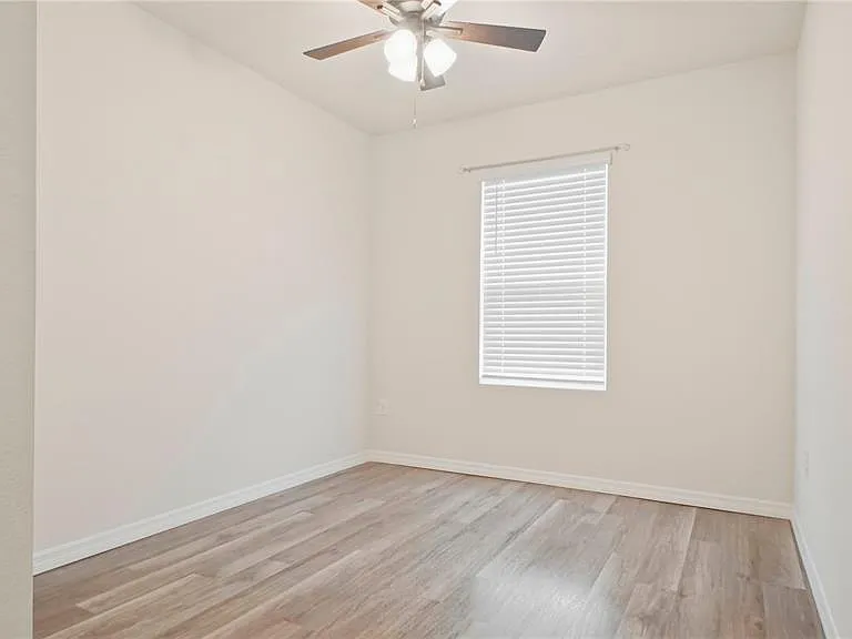1311 Tallowwood Ln — Photo 34