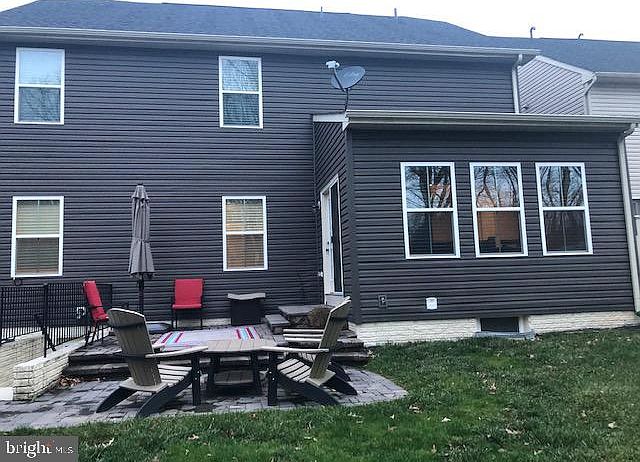 2nd image of 8170 Meadowgate Cir