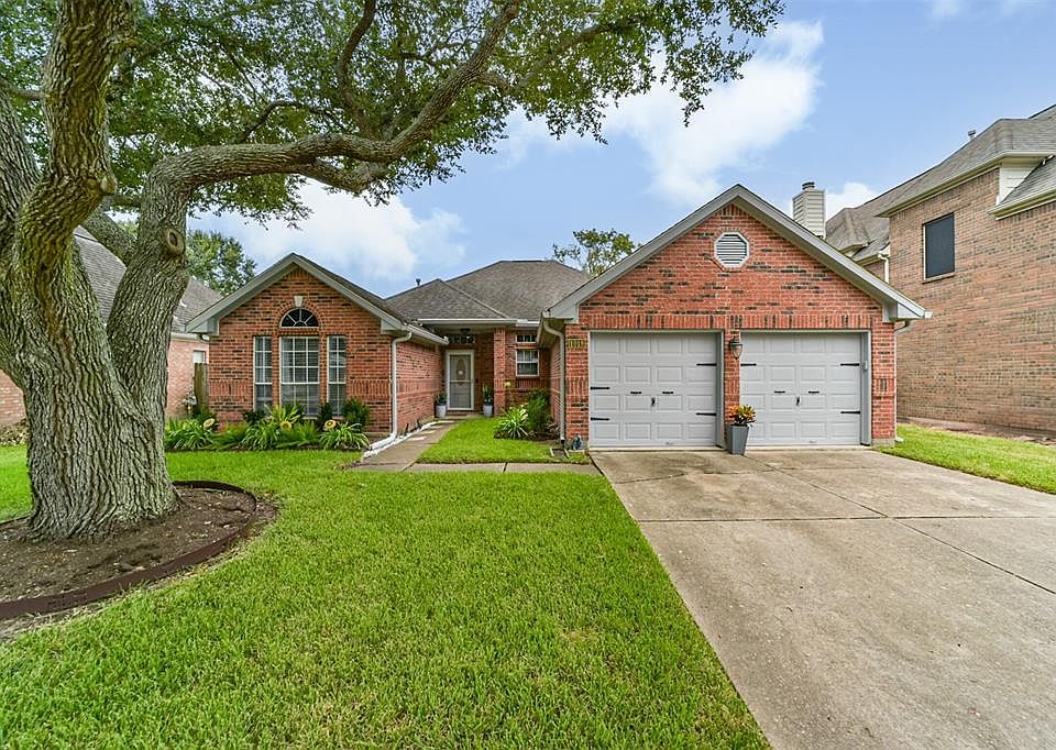 1st image of 1018 Canterbury Drive