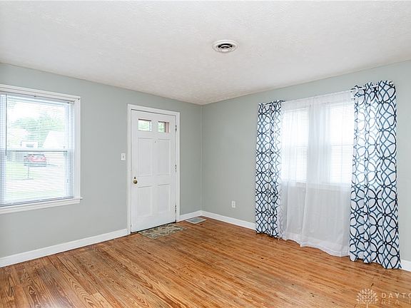 4th image of 2509 Delta Ave