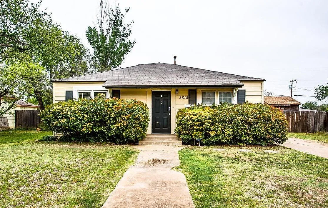 3 bed, 2.0 bath, 1648 sqft, $1,300 — Photo 1