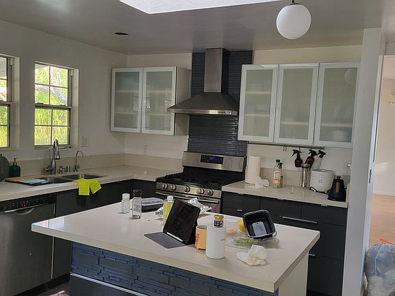 4th image of 8433 Darby Ave #2
